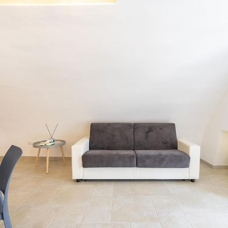 Suite La Scala Del Borgo Чистернино Екстериор снимка