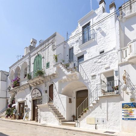 Suite La Scala Del Borgo Чистернино Екстериор снимка
