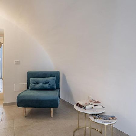 Suite La Scala Del Borgo Чистернино Екстериор снимка