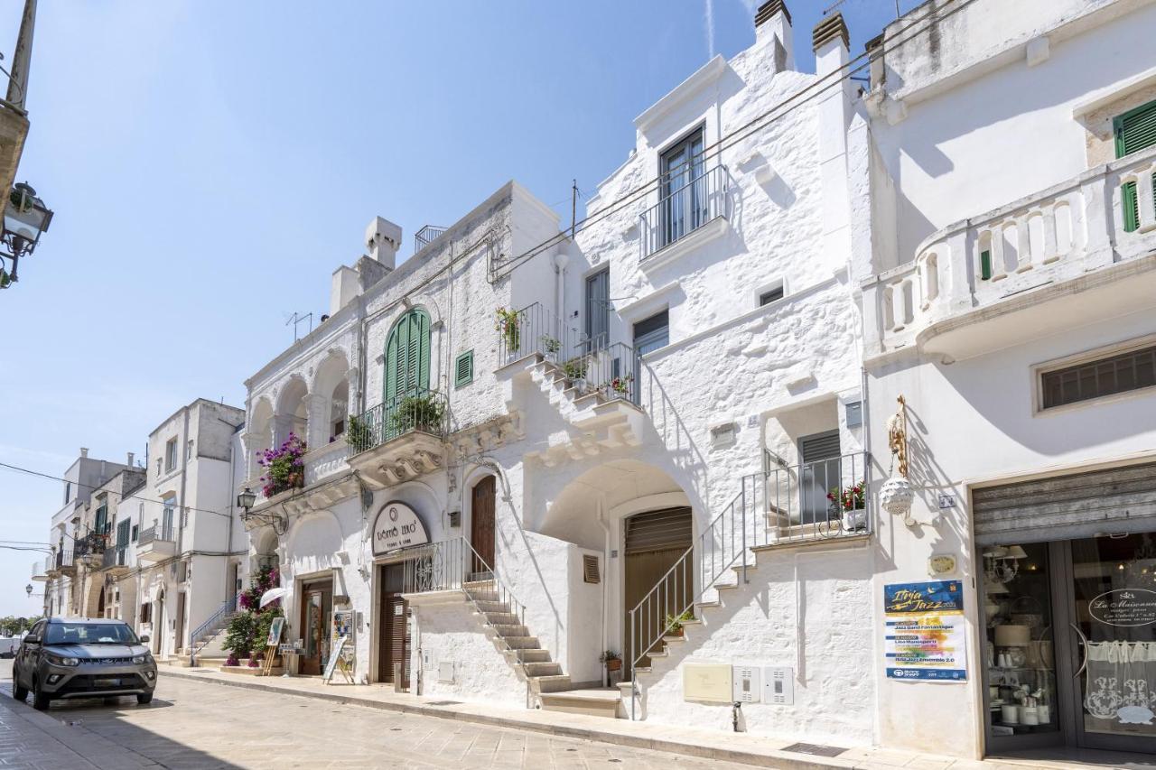 Suite La Scala Del Borgo Чистернино Екстериор снимка