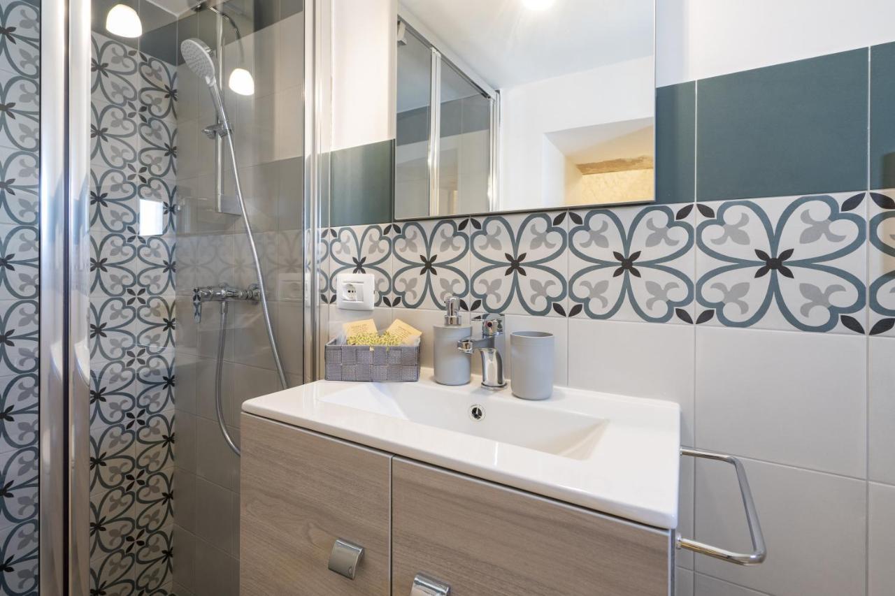 Suite La Scala Del Borgo Чистернино Екстериор снимка