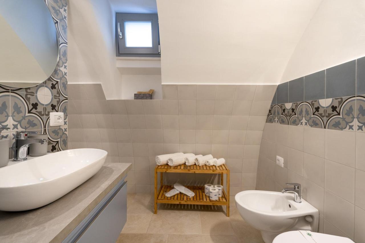 Suite La Scala Del Borgo Чистернино Екстериор снимка