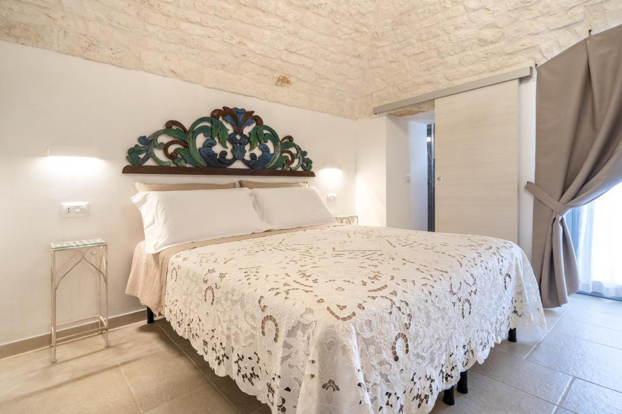 Suite La Scala Del Borgo Чистернино Екстериор снимка