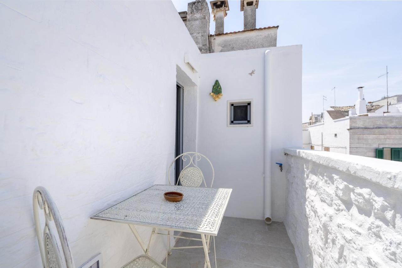 Suite La Scala Del Borgo Чистернино Екстериор снимка